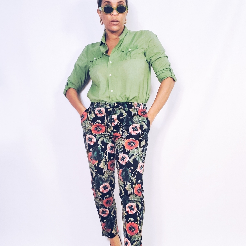 Floral Crop Pants - Picture 2 of 8